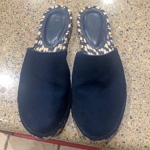 Womens size 7.5 Gap slides